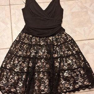 Womens SLNY gorgeous lined stretch party dress size 16